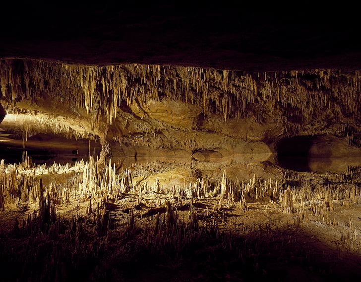 stalactites and stalagmites formation
