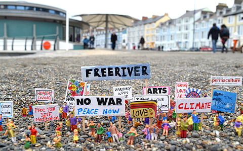 Freeriver protest figure collection