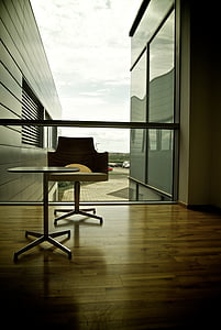 photo of chair in front of desk