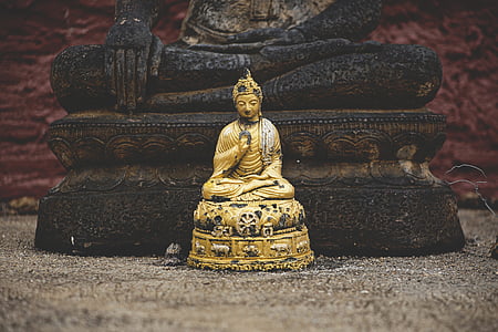 photo of Gautama Buddha figurine