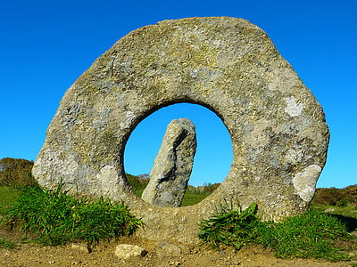 round gray stone at daytime