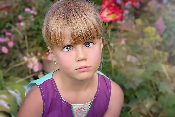 shallow focus photography of girl posing for photo