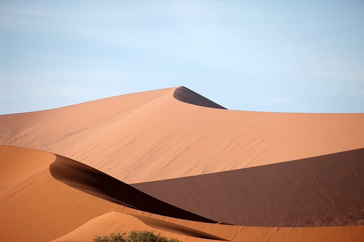 desert dune during day time