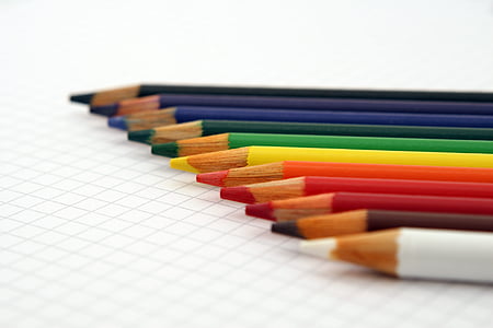 shallow focus photography of colored pencil set