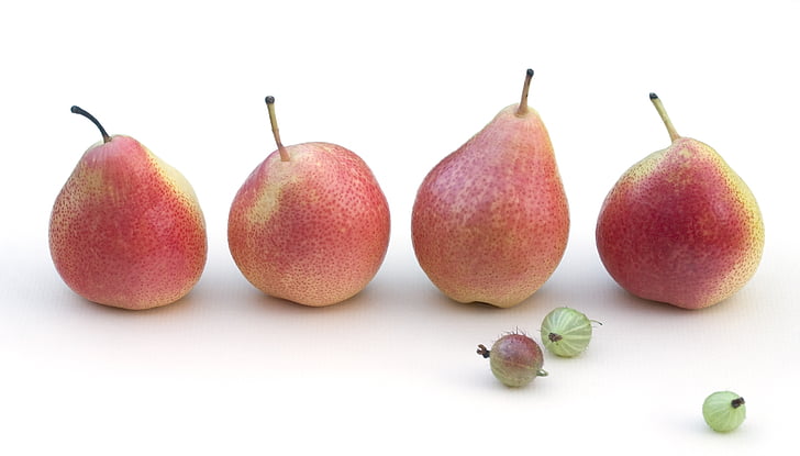 several red pears