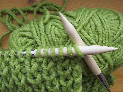 closeup photography of green yarn