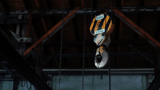yellow and red chain hoist