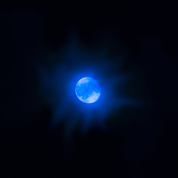 vignette photography of blue moon