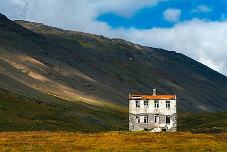 gray concrete house near mountain