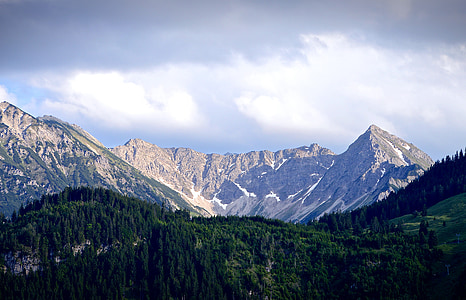 photography of mountain during daytime