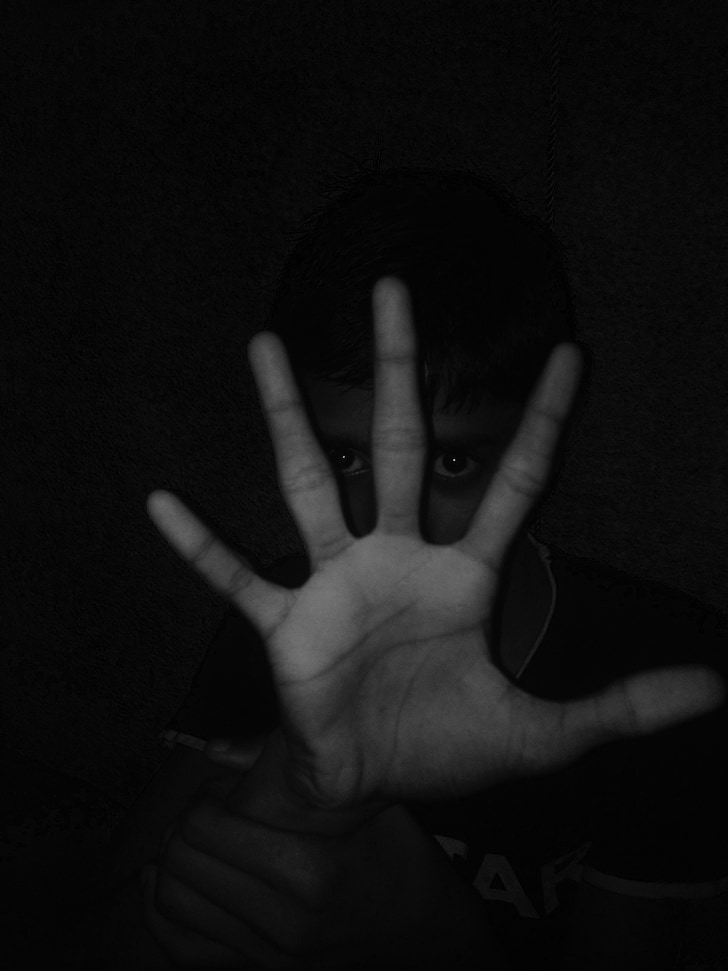 boy showing five fingers