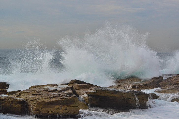 waves of water splashed on rock
