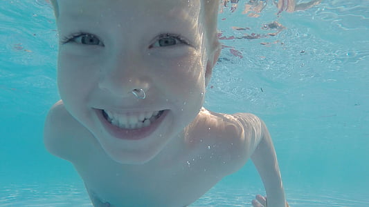 photo boy underwater