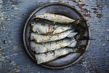 bunch of cooked fishes on gray plate