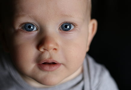 closeup photo of baby's face