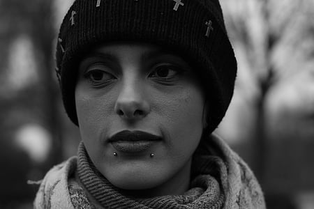 woman wearing knit cap and scarf closeup photography