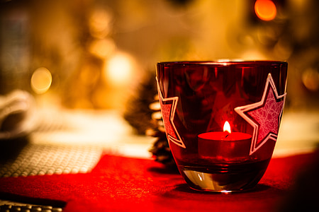 red star-printed glass candle holder