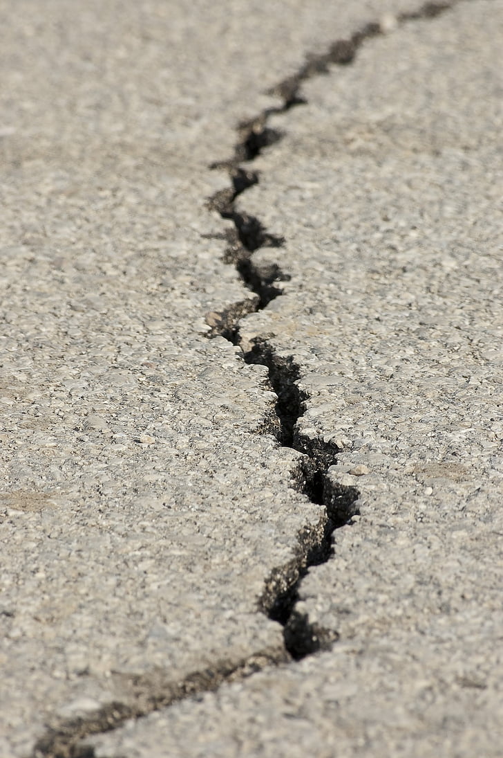 closeup photography of cracked gray concrete surface