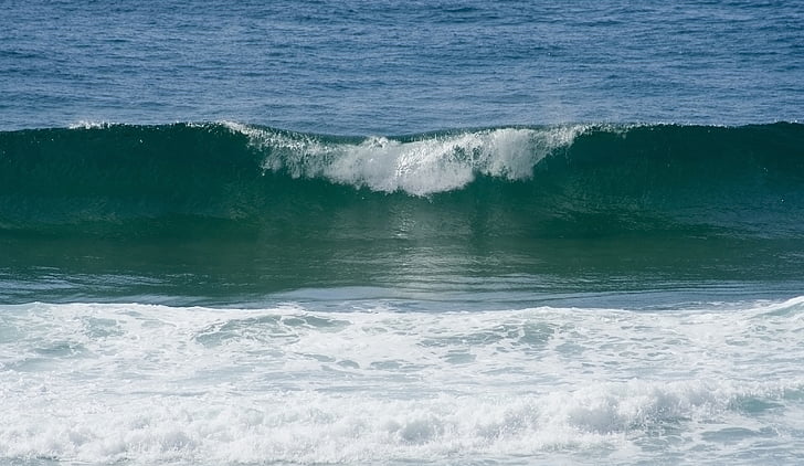 closeup photo of sea wave