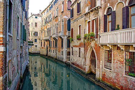canal in between buildings