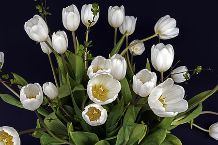 white flower centerpiece