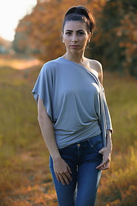 woman wearing grey off-shoulder blouse and blue denim jeans