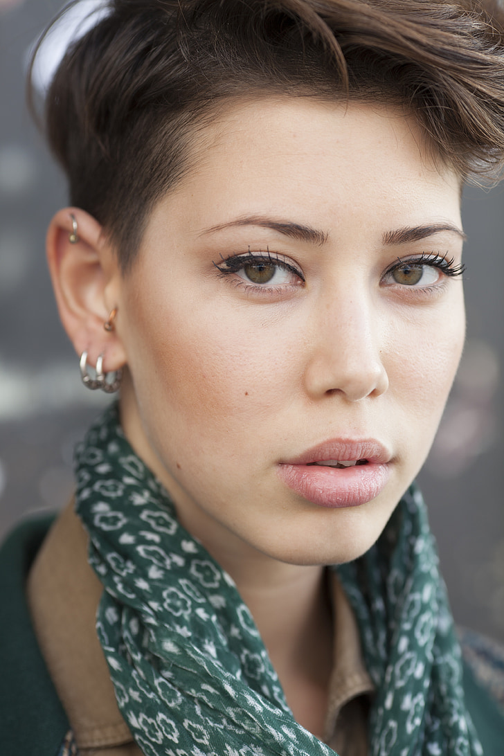woman wearing green and white scarf