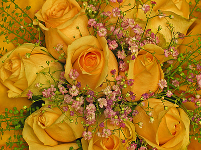 close-up photo of yellow rose bouquet