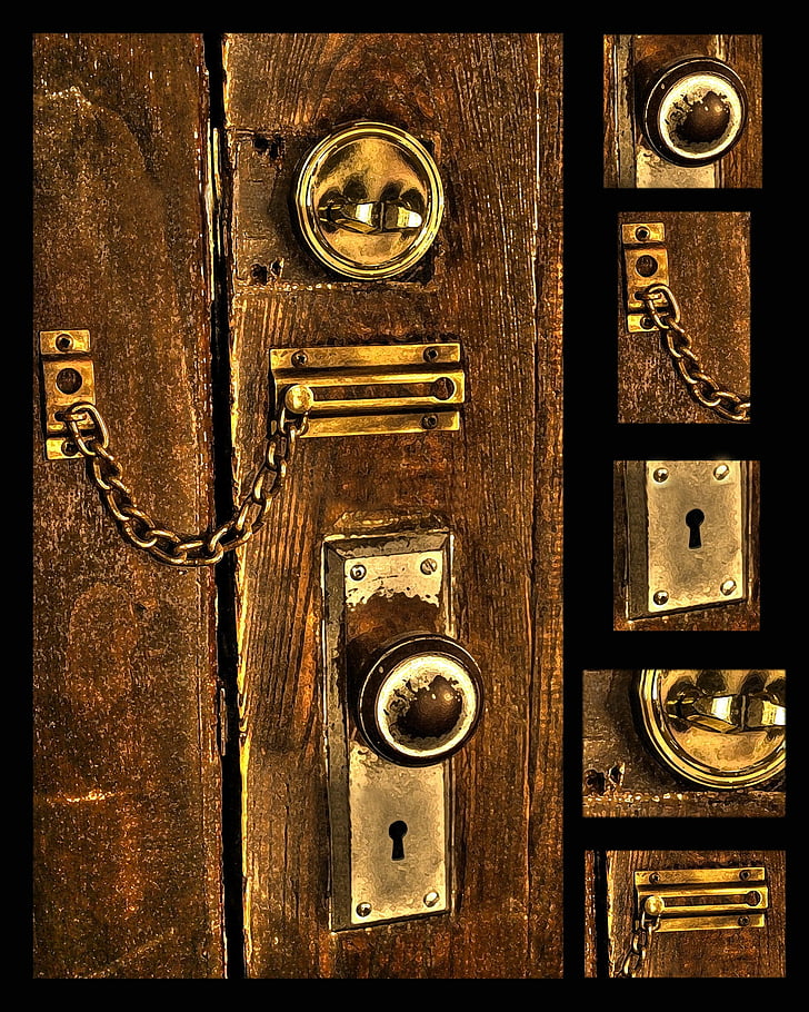 door with chain lock