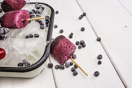 ice cream berries on tray