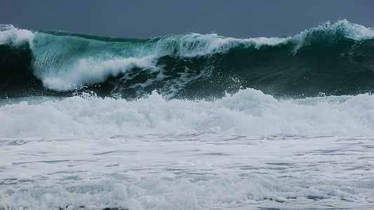 photo of ocean waves