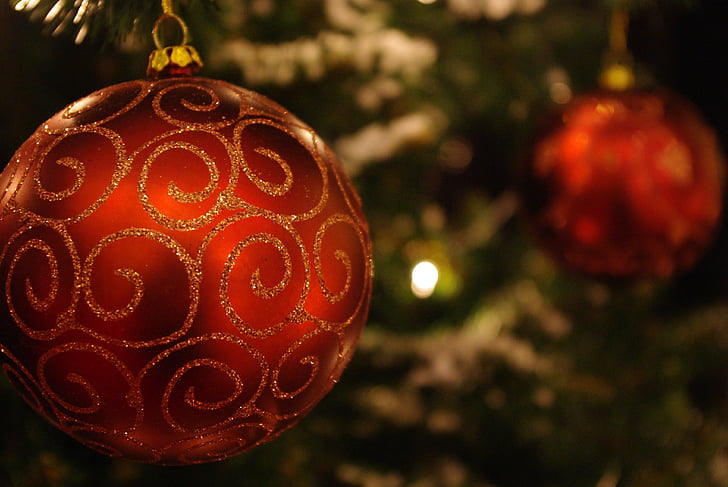 selective focus photo of red Christmas bauble