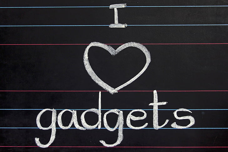 i love gadgets text on black chalkboard