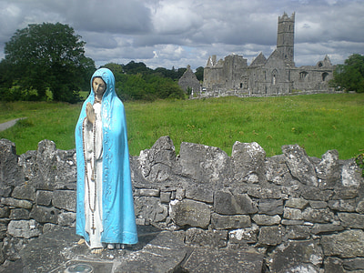 Virgin Mary statue near gray concrete building