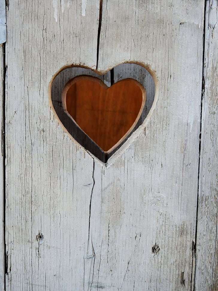 brown heart engrave wall
