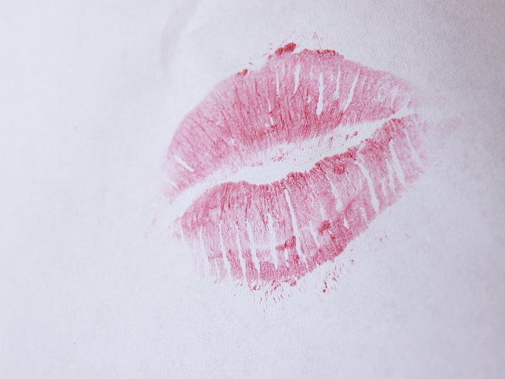 pink lipstick kiss