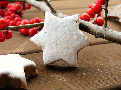 star accent cookie near on berry