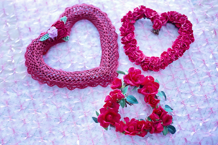 three red roses heart wreaths