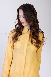 woman wearing yellow button-up sirt
