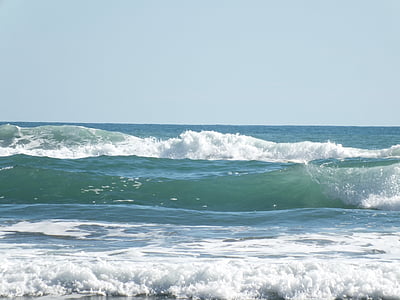sea waves at daytime