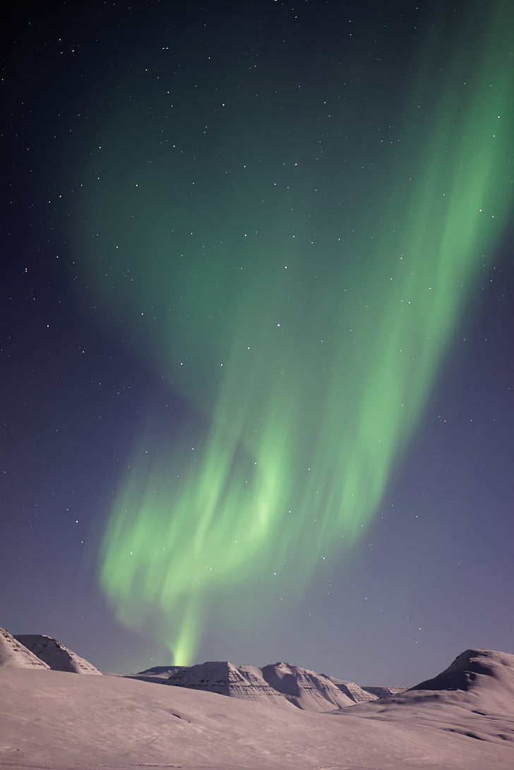 aurora borealis above gray mountains