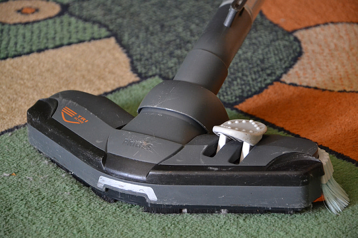 closeup photo of gray vacuum cleaner