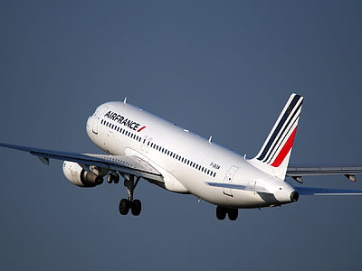 white Airfrance airplane flying during daytime