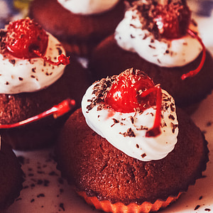 cupcakes with cherries