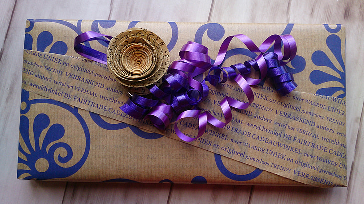 gift-packed-gift-wrap-purple-preview.jpg