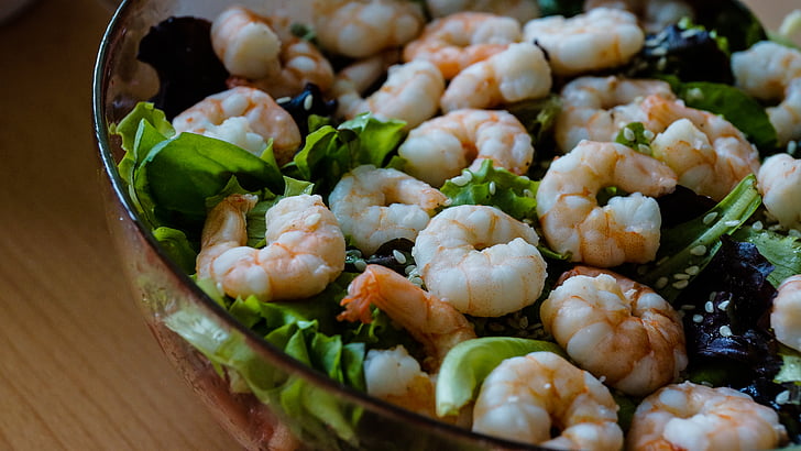 shrimps with green vegetables