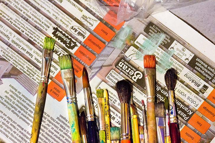 assorted-color paintbrush set