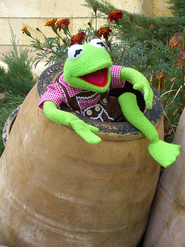 Kermit the frog on gray jar