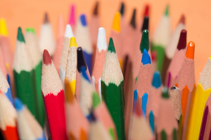 closeup photo of assorted-color pencils