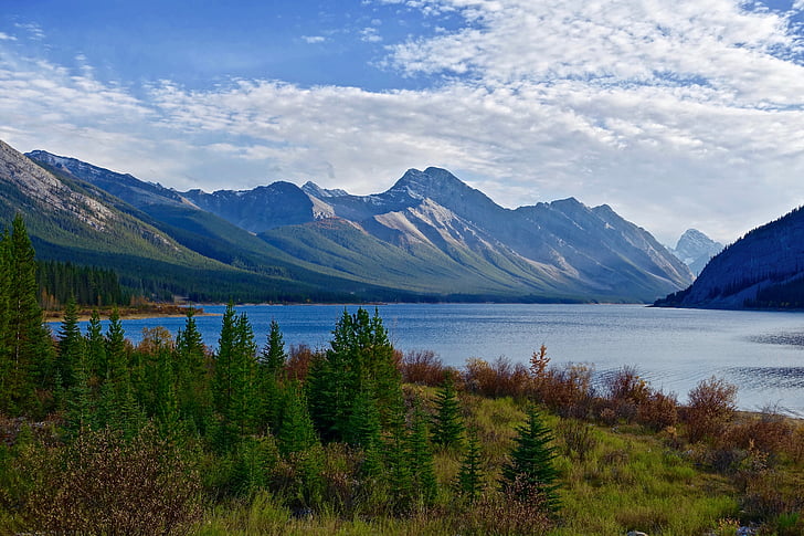 photo of mountains near lake at daytime
